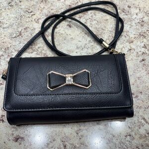 Elegant Black Leather Crossbody Bag/Wallet
